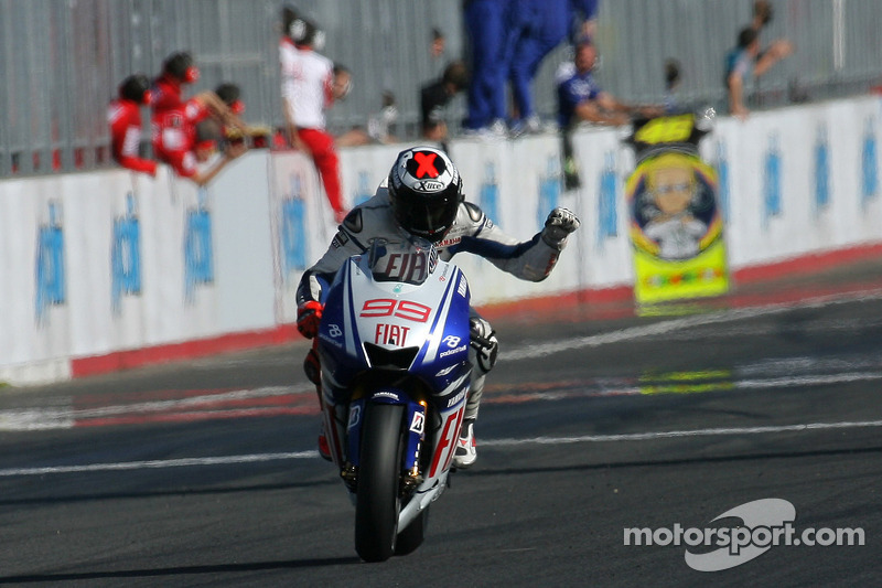 Race winner Jorge Lorenzo, Fiat Yamaha Team celebrates