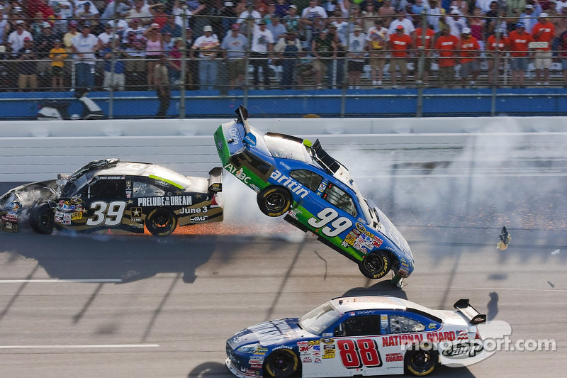 Frühjahr 2009: Überschlag von Carl Edwards