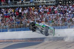 Crash: Carl Edwards, Roush Fenway Racing, Ford