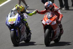 Race winner Valentino Rossi, Fiat Yamaha Team celebrates with Casey Stoner, Ducati Marlboro Team