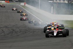 N°23 Pons Racing: Marcos Martinez, N°10 Carlin Motorsport: Jaime Alguersuari