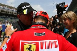 Michael Schumacher, pilote d'essais de la Scuderia Ferrari et Ross Brawn, directeur général de Brawn GP