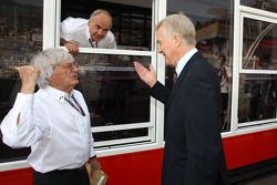 Bernie Ecclestone et le Président de la FIA, Max Mosley