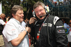 Norbert Haug, directeur sportif de Mercedes, et Ross Brawn, Team Principal de Brawn GP