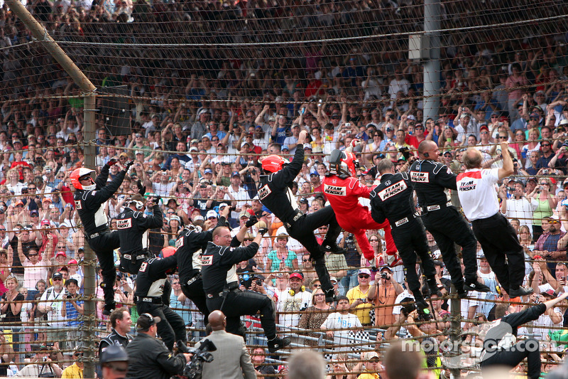 Helio Castroneves und die Spidermen