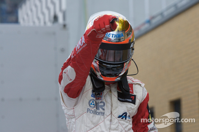 Ganador de la Carrera Jules Bianchi, ART Grand Prix Dallara F308 Mercedes celebra
