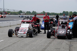 Sur la route des stands, attendant la Modifieds pour terminer