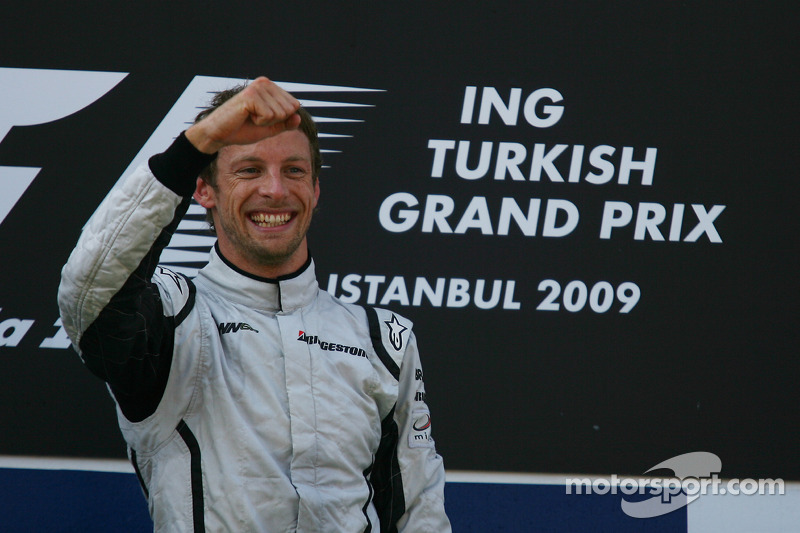 Podyum: Yarış galibi Jenson Button, Brawn GP
