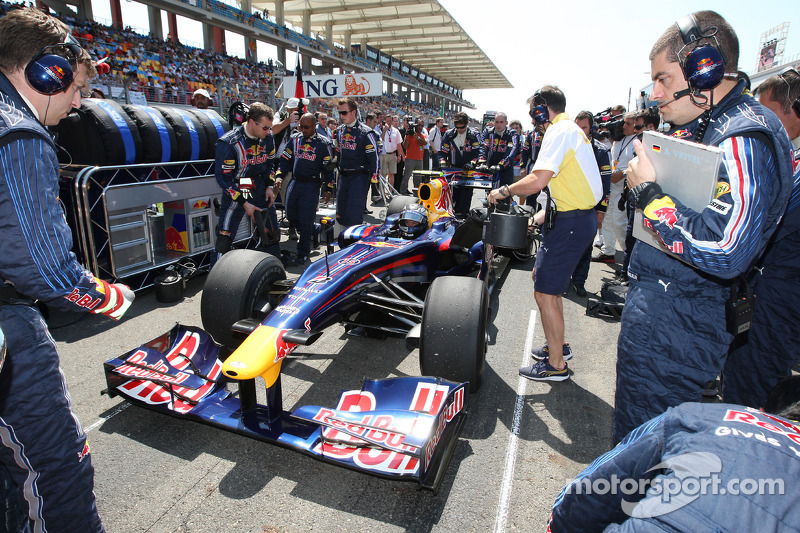 2009: Sebastian Vettel - Red Bull: 1:28.316