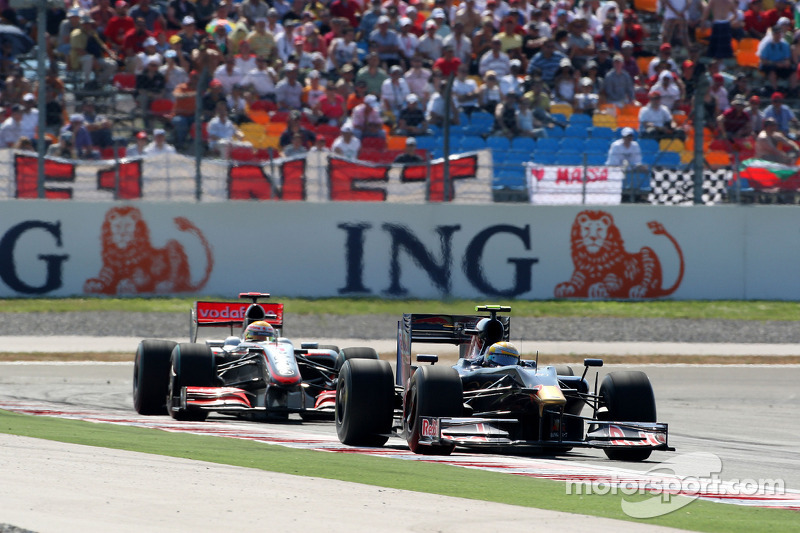 Sebastien Buemi, Scuderia Toro Rosso ve Lewis Hamilton, McLaren Mercedes