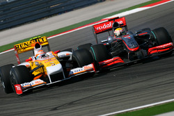 Nelson A. Piquet, Renault F1 Team et Lewis Hamilton, McLaren Mercedes