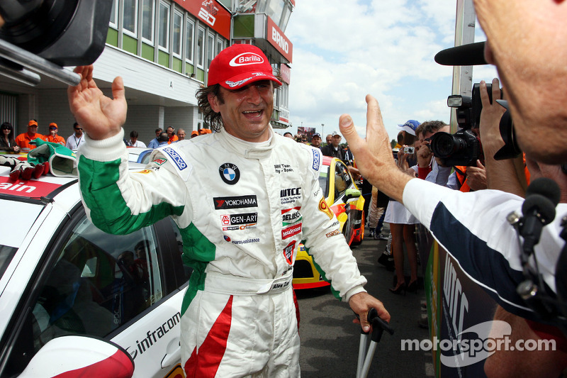 Alex Zanardi, BMW Team Italy-Spain, BMW 320si en 1ère position dans la course 1