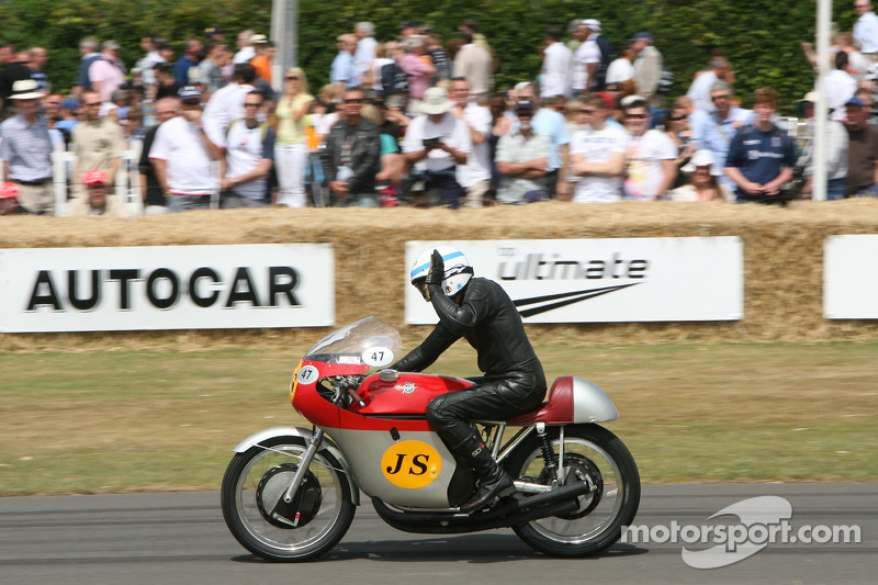 На чемпионской MV Agusta 500 1960 года, Гудвуд-2009
