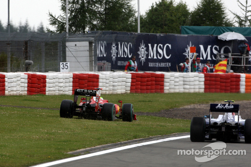 Felipe Massa, Scuderia Ferrari, runs of the track