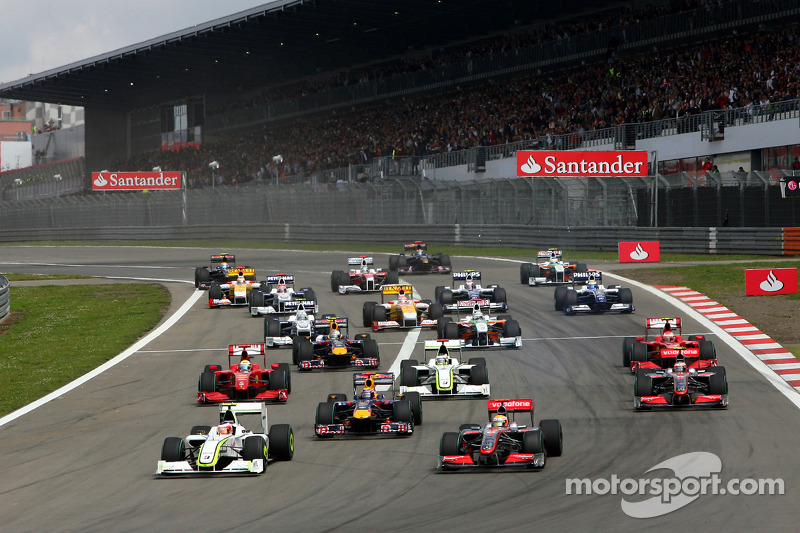 Start, race ve Rubens Barrichello, Brawn GP, Lewis Hamilton, McLaren Mercedes, Mark Webber, Red Bull
