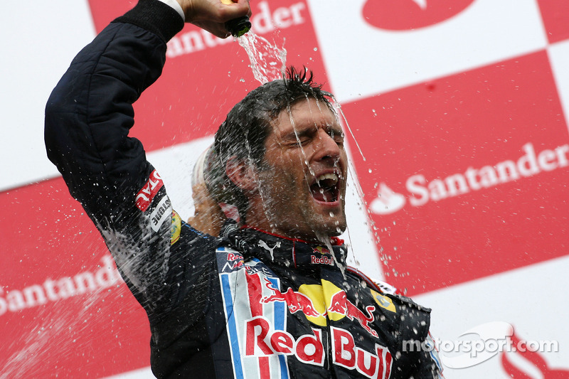 Podium: race winner Mark Webber, Red Bull Racing celebrates with champagne