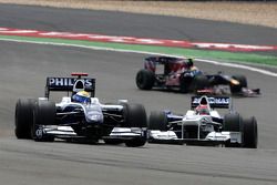 Nico Rosberg, Williams F1 Team, vor Robert Kubica, BMW Sauber F1 Team