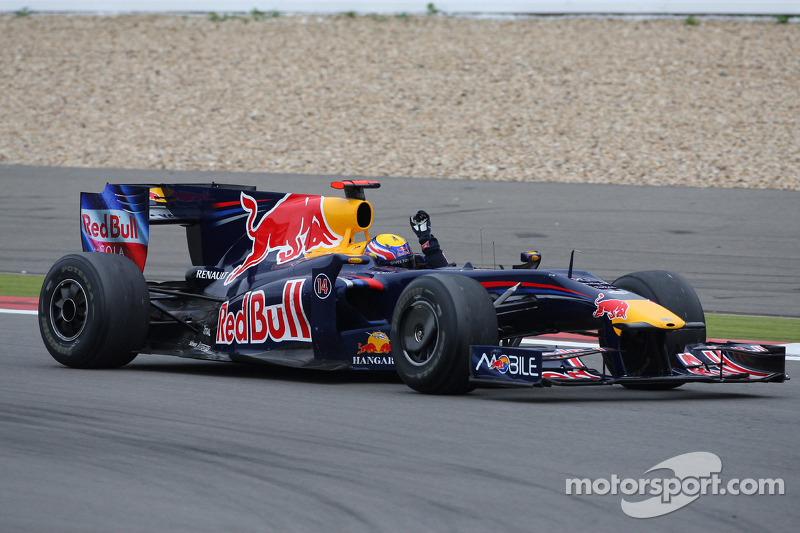 Race winner Mark Webber, Red Bull Racing celebrates