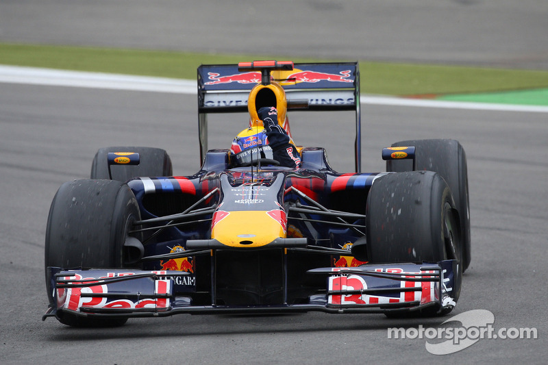 Race winner Mark Webber, Red Bull Racing celebrates