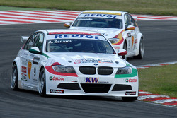 Alessandro Zanardi leads Sergio Hernandez