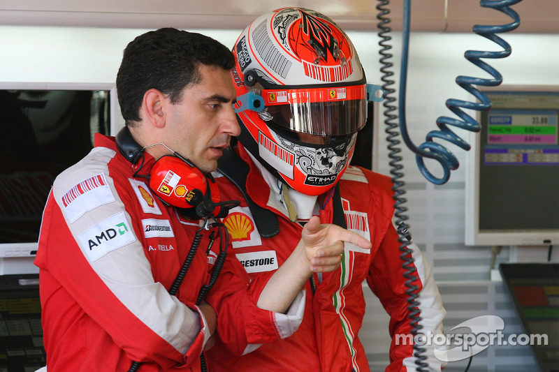 A equipe é sempre uma vítima frequente de Kimi pelo rádio. No GP da Malásia de 2009, o finlandês voltou a mostrar como é caloroso: “Não fale comigo no meio de uma curva!”