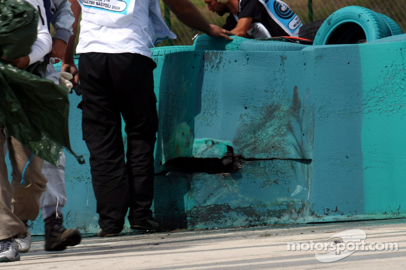 Marks on the tire wall after the crash of Felipe Massa