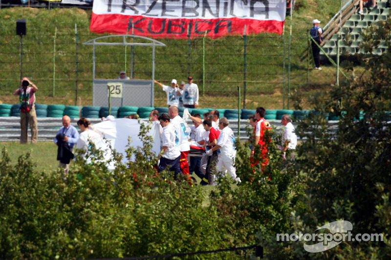 Felipe Massa is taken to hospital kaza sonrası
