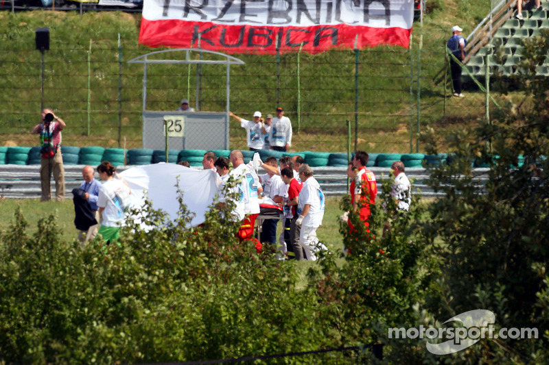 Felipe Massa is taken to hospital kaza sonrası