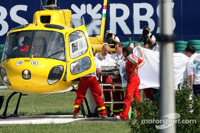 Poucos dias depois, Felipe Massa passou por um enorme susto ao ser atingido por uma mola durante o treino classificatório do GP da Hungria de 2009. O brasileiro chegou a ser internado e passou por cirurgias, mas ficou fora de risco.