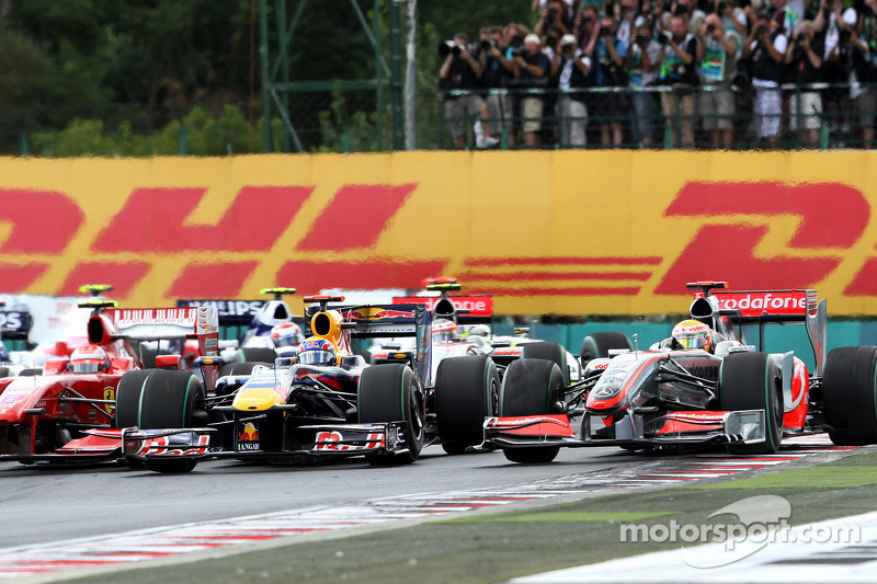 Start: Mark Webber, Red Bull Racing ve Lewis Hamilton, McLaren Mercedes
