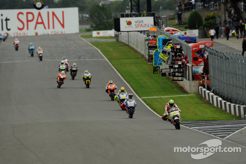 Toni Elias, San Carlo Honda Gresini leads the field