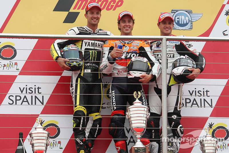 Podio: ganador de la carrera Andrea Dovizioso, del equipo Repsol Honda, segundo lugar Colin Edwards,