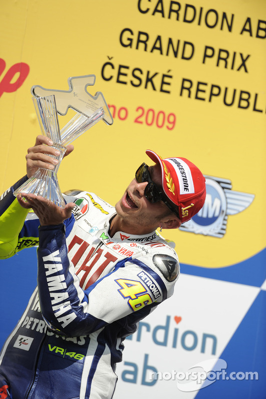 Podium : premier Valentino Rossi, Fiat Yamaha Team