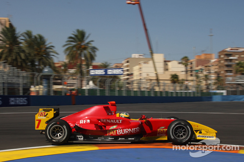 A última chance na GP2 foi em 2009. Com a Racing Engineering, campeã do ano anterior, Di Grassi fechou o campeonato novamente em terceiro, com uma vitória.