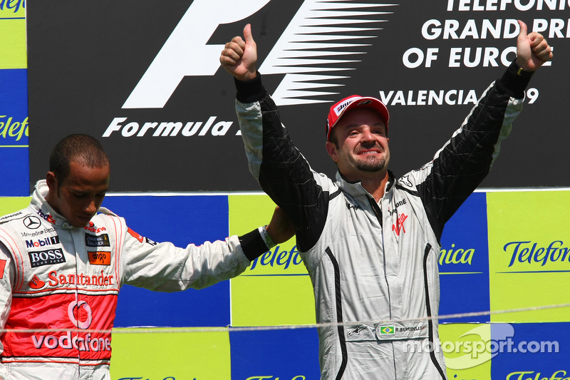 Podium: race winner Rubens Barrichello, BrawnGP, second place Lewis Hamilton, McLaren Mercedes