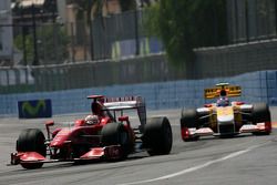 Luca Badoer, Scuderia Ferrari et Romain Grosjean, Renault F1 Team