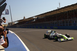 Race winner Rubens Barrichello, Brawn GP