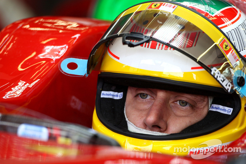 20. <img src="https://cdn-8.motorsport.com/static/img/cfp/0/0/0/100/108/s3/italy-2.jpg" alt="" width="20" height="12" /> Luca Badoer, 51 Grandes Premios (1993-2009). Su mejor resultado es el 7° puesto (en San Marino 1993).