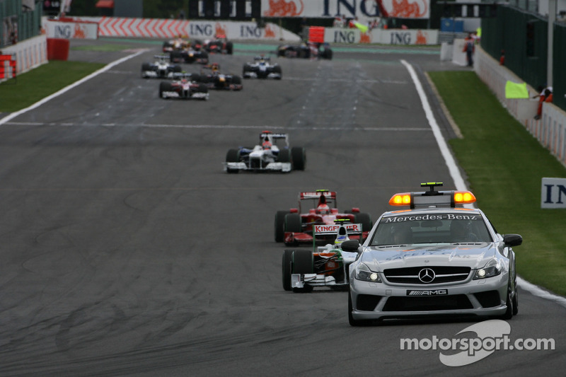 Safety Car after first laps crash
