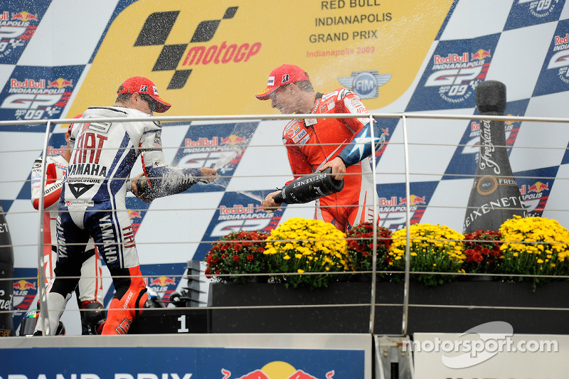 Podio: ganador de la carrera Jorge Lorenzo, Fiat Yamaha Team, segundo lugar Alex De Angelis, San Car