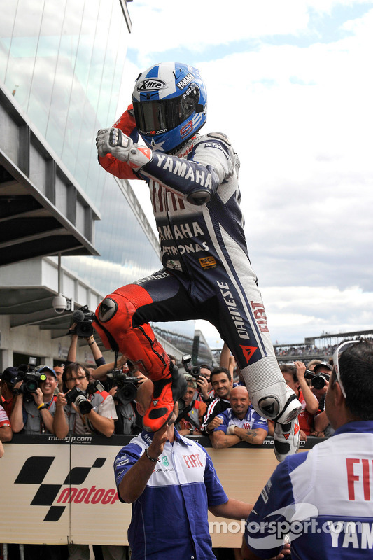 Ganador de la carrera Jorge Lorenzo, Fiat Yamaha Team, celebra