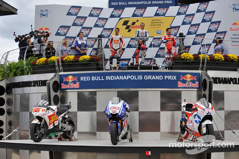 Podio: ganador de la carrera Jorge Lorenzo, Fiat Yamaha Team, segundo lugar Alex De Angelis, San Carlo Honda Gresini y tercer lugar Nicky Hayden, Ducati Marlboro Team