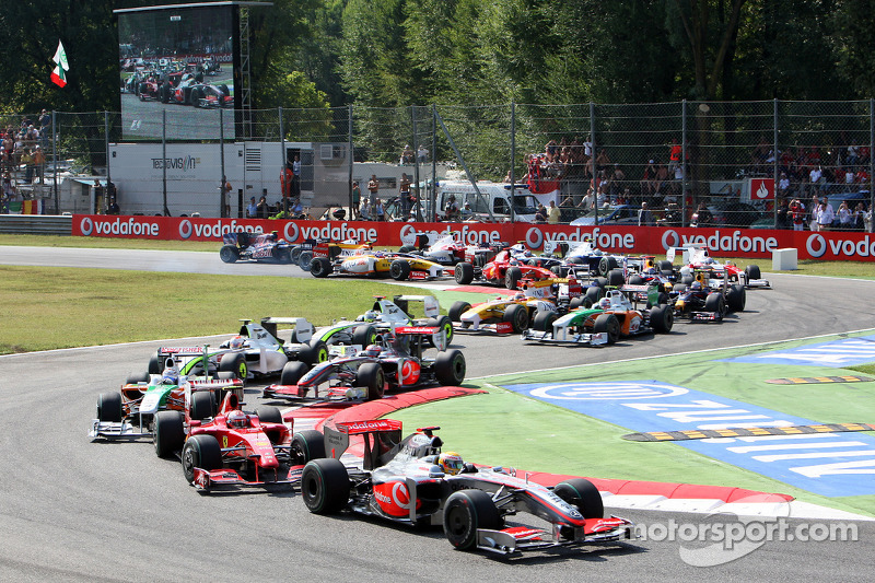 Em melhor estratégia, Barrichello fez corrida inteligente. Tanto ele quanto seu companheiro Jenson Button fariam apenas uma parada nos boxes, enquanto que Hamilton, Raikkonen e Sutil fariam duas.