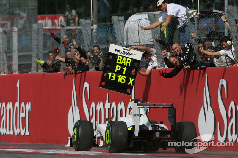 Race winner Rubens Barrichello, Brawn GP