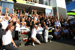 Race winner Rubens Barrichello, Brawn GP, celebrates with Jenson Button, BrawnGP, Ross Brawn, Brawn GP, Team Principal, and BrawnGP team members