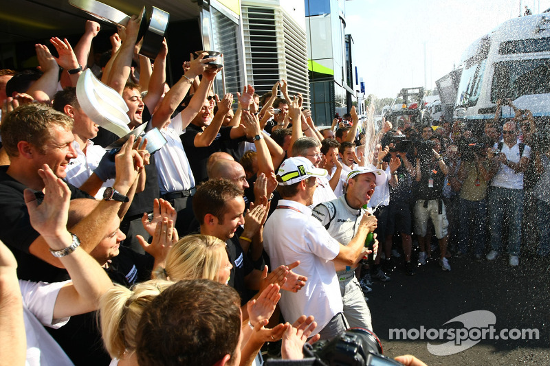 Race winner Rubens Barrichello, Brawn GP, celebrates with Jenson Button, BrawnGP, Ross Brawn, Brawn 