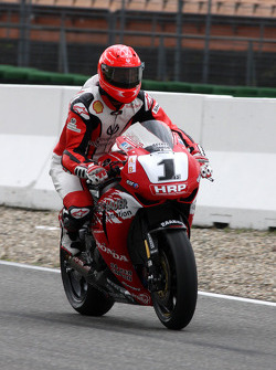 Michael Schumache, Scuderia Ferrari, teste une superbike
