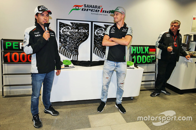 Sahara Force India F1 Team celebran 100 Grands Prix: Nico Hulkenberg, Sahara Force India F1, Otmar Szafnauer, Director de operaciones de Sahara Force India F1, Sergio Pérez, Sahara Force India F1