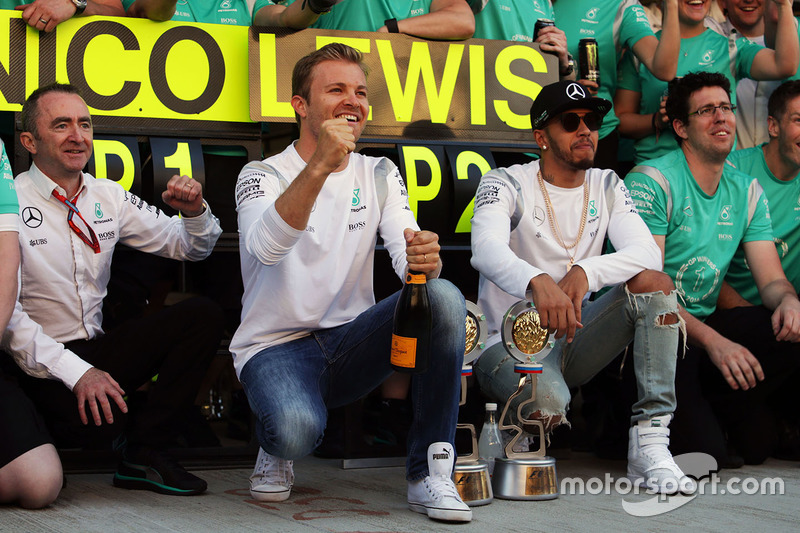 Nico Rosberg, Mercedes AMG F1, e Lewis Hamilton, Mercedes AMG F1
