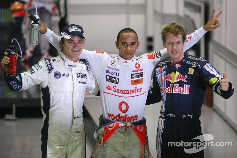 Unos jovencísimos Nico Rosberg, Lewis Hamilton y Sebastian Vettel en Singapur 2009